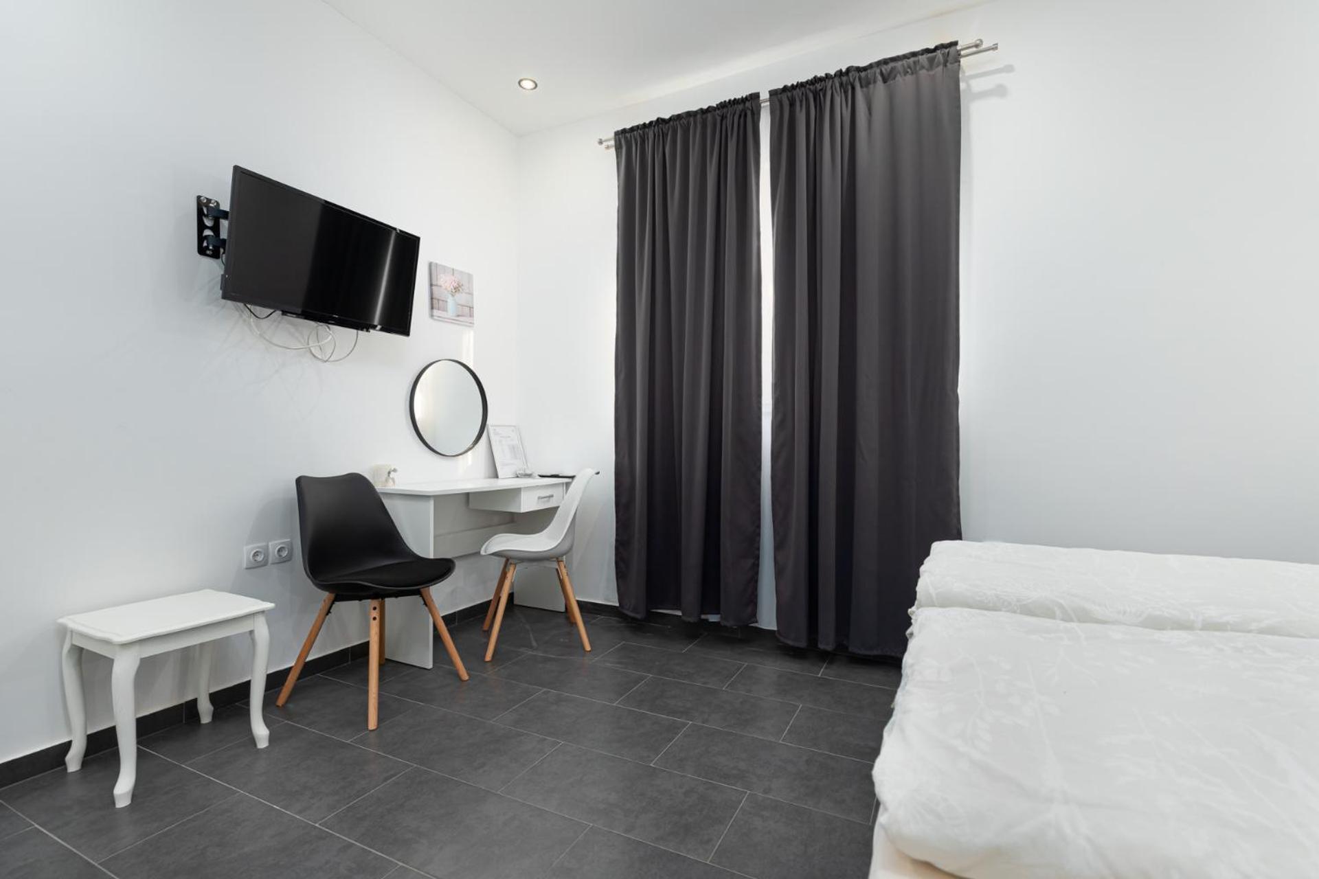 Rooms And Studio Flora 포레치 외부 사진